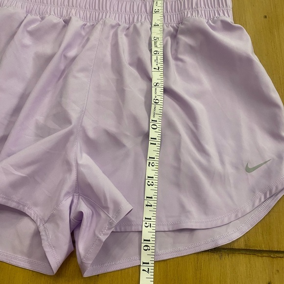 Nike Women’s Lavender Athletic Shorts High Waist Lined New Size large - Picture 8 of 12